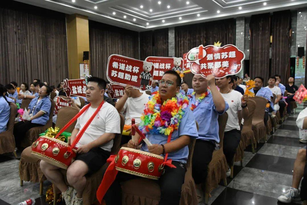 “苏超”赛场外观赛团，看球交友话发展