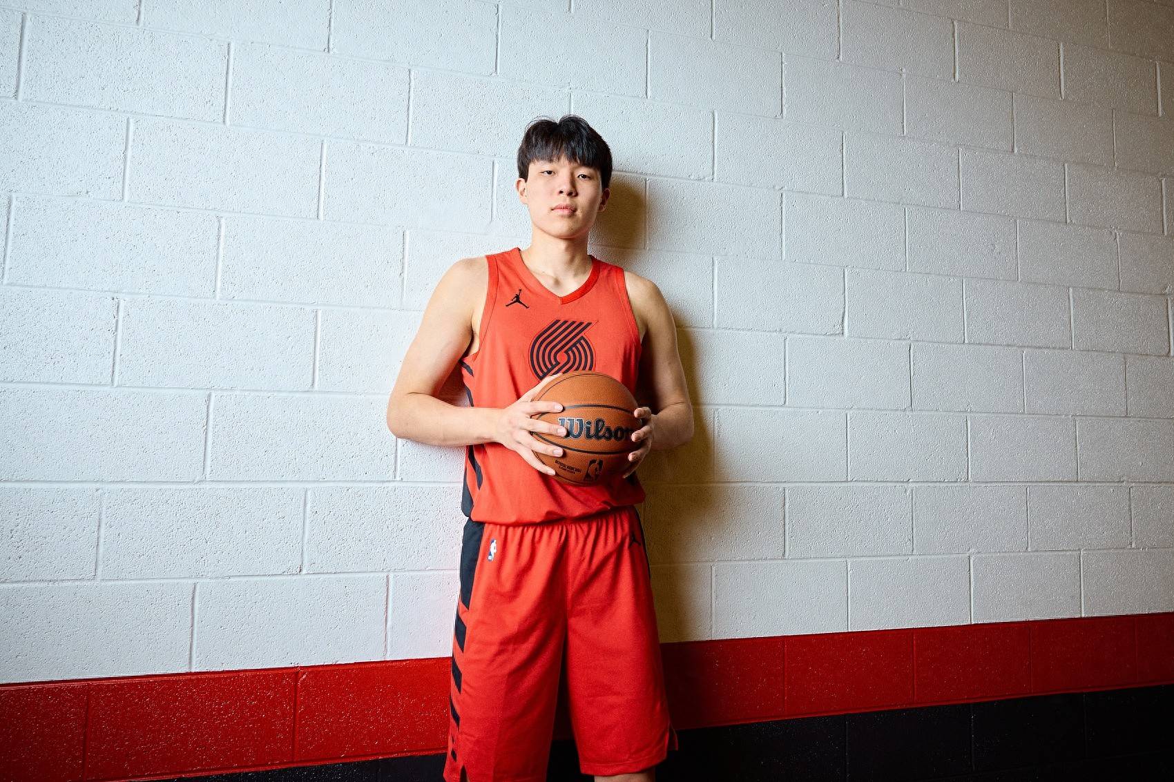 爱游戏体育网址-又一NBA球星中国行！曝杨瀚森即将回国 将在青岛举办媒体见面会