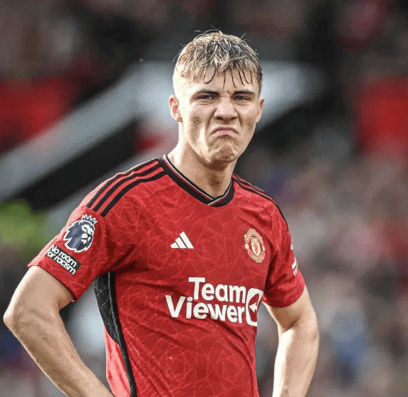 爱游戏体育首页-恭喜米兰！捡漏曼联天才！正值巅峰，未来可期，意甲争冠变天