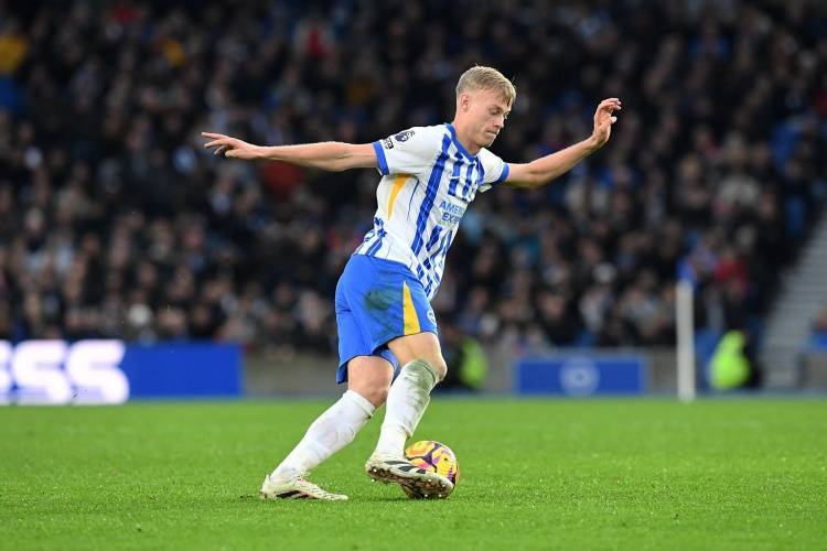 爱游戏体育下载-英媒：红军热刺纽卡拜仁关注布莱顿后卫范赫克，海鸥想续约有难度