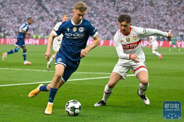 足球 | 德国杯:斯图加特队夺冠