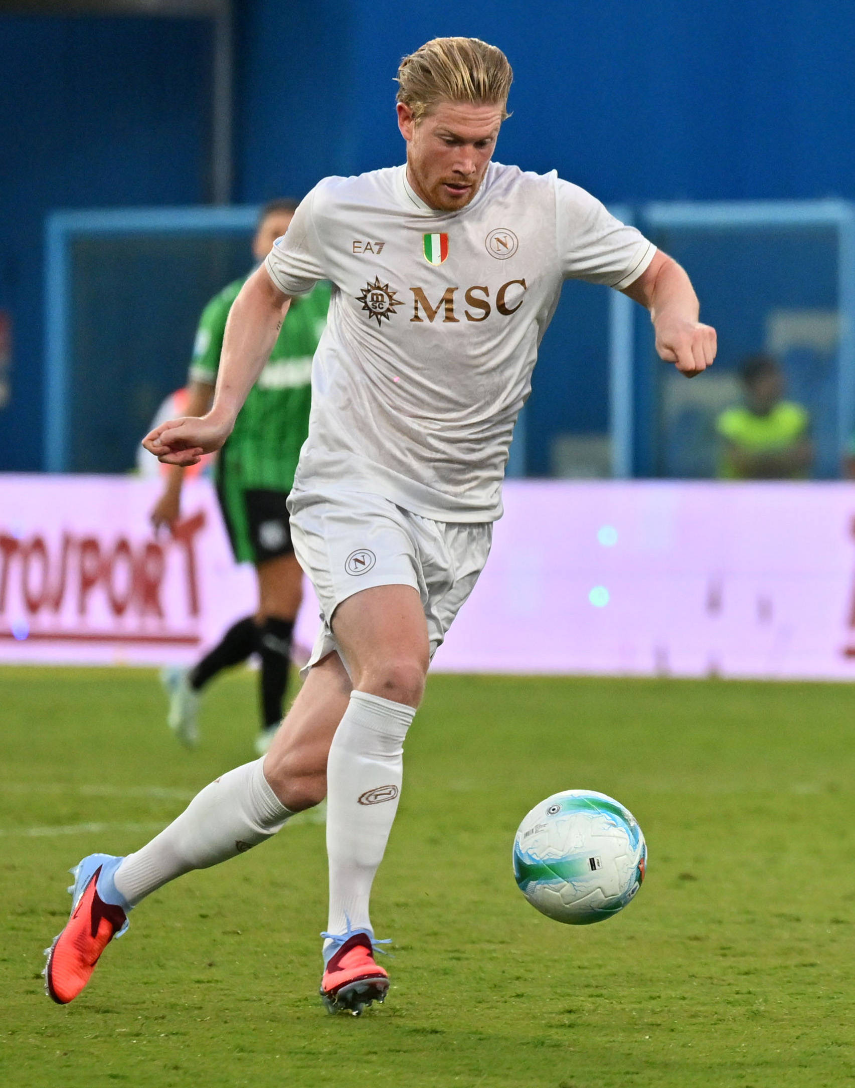 (体育)足球——意甲:那不勒斯胜萨索洛