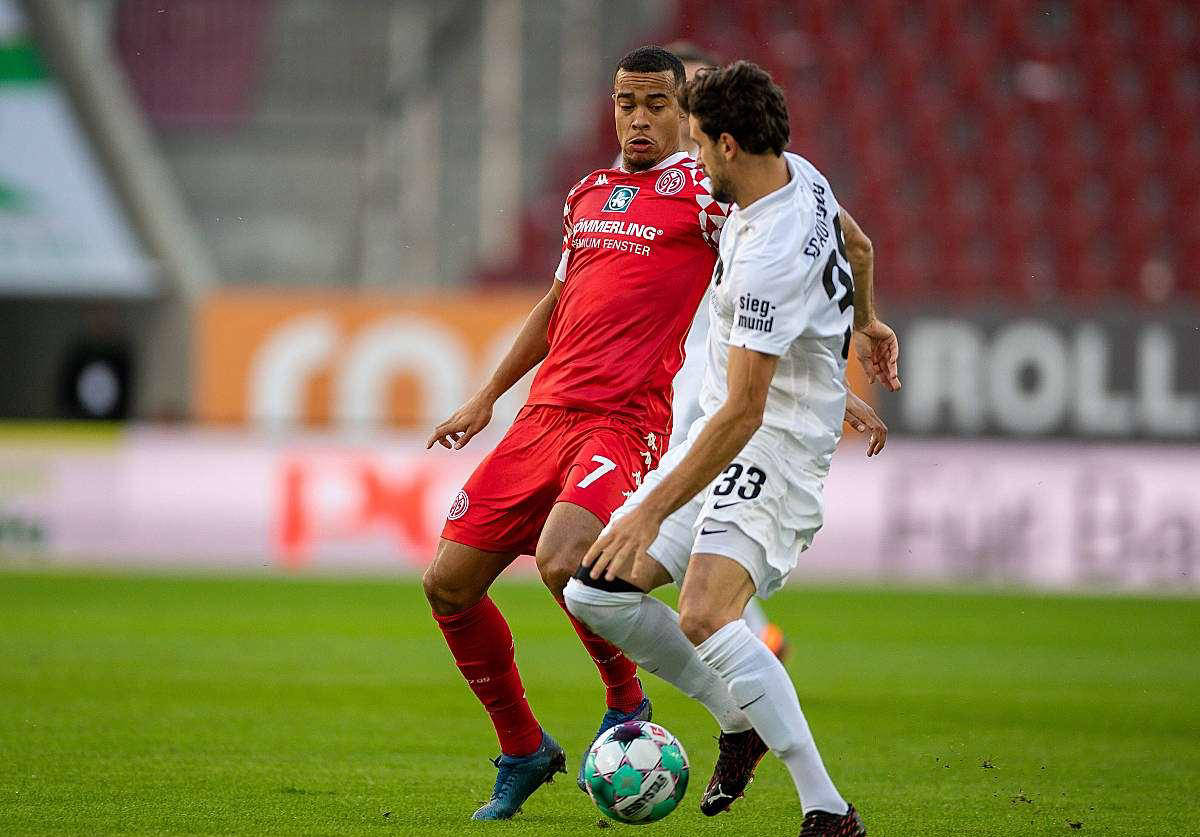 爱游戏体育网址-沃尔夫斯堡主场表现不佳，美因茨周中欧会杯逆转成功！